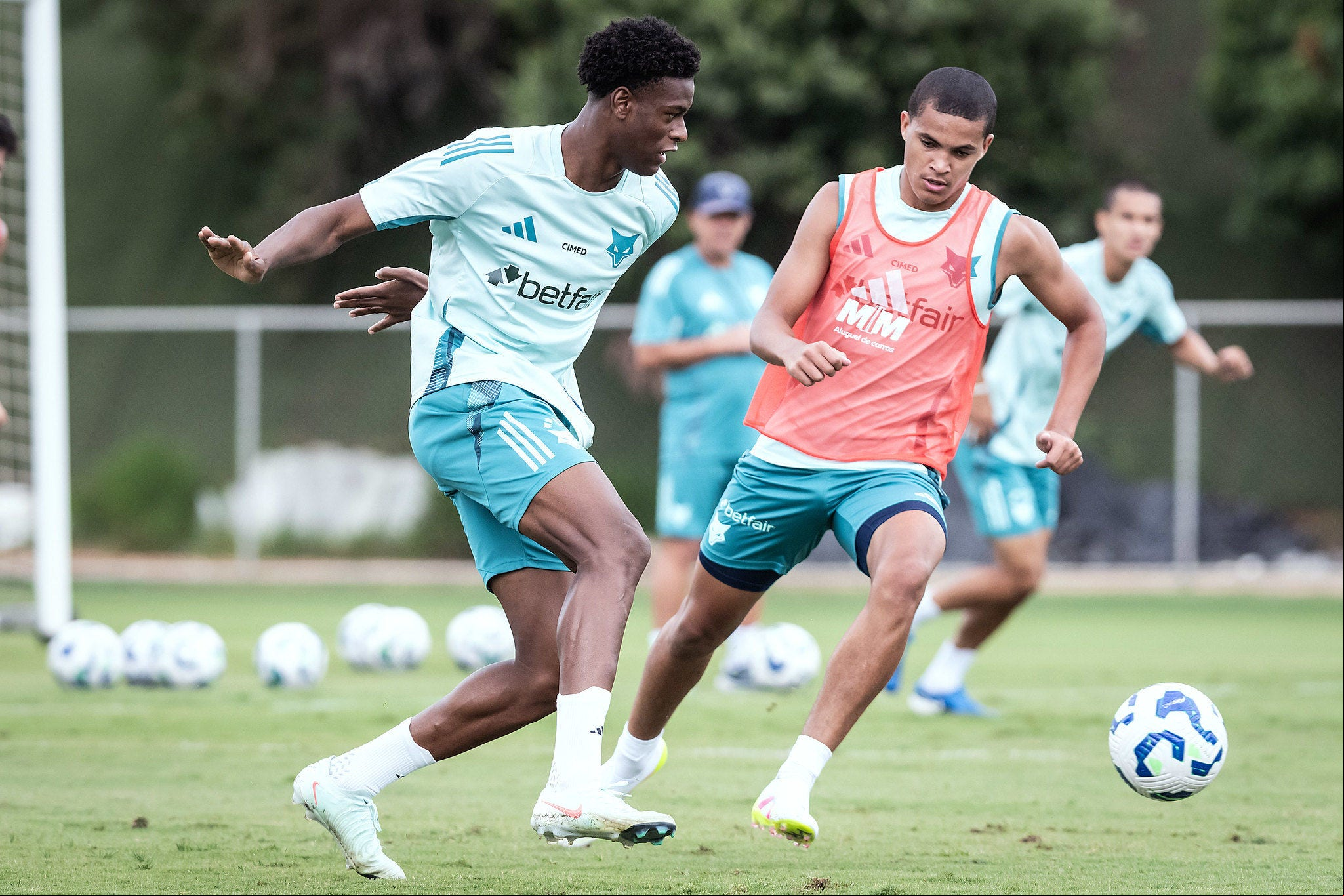 Jonathan Jesus em ação durante treino na Toca da Raposa