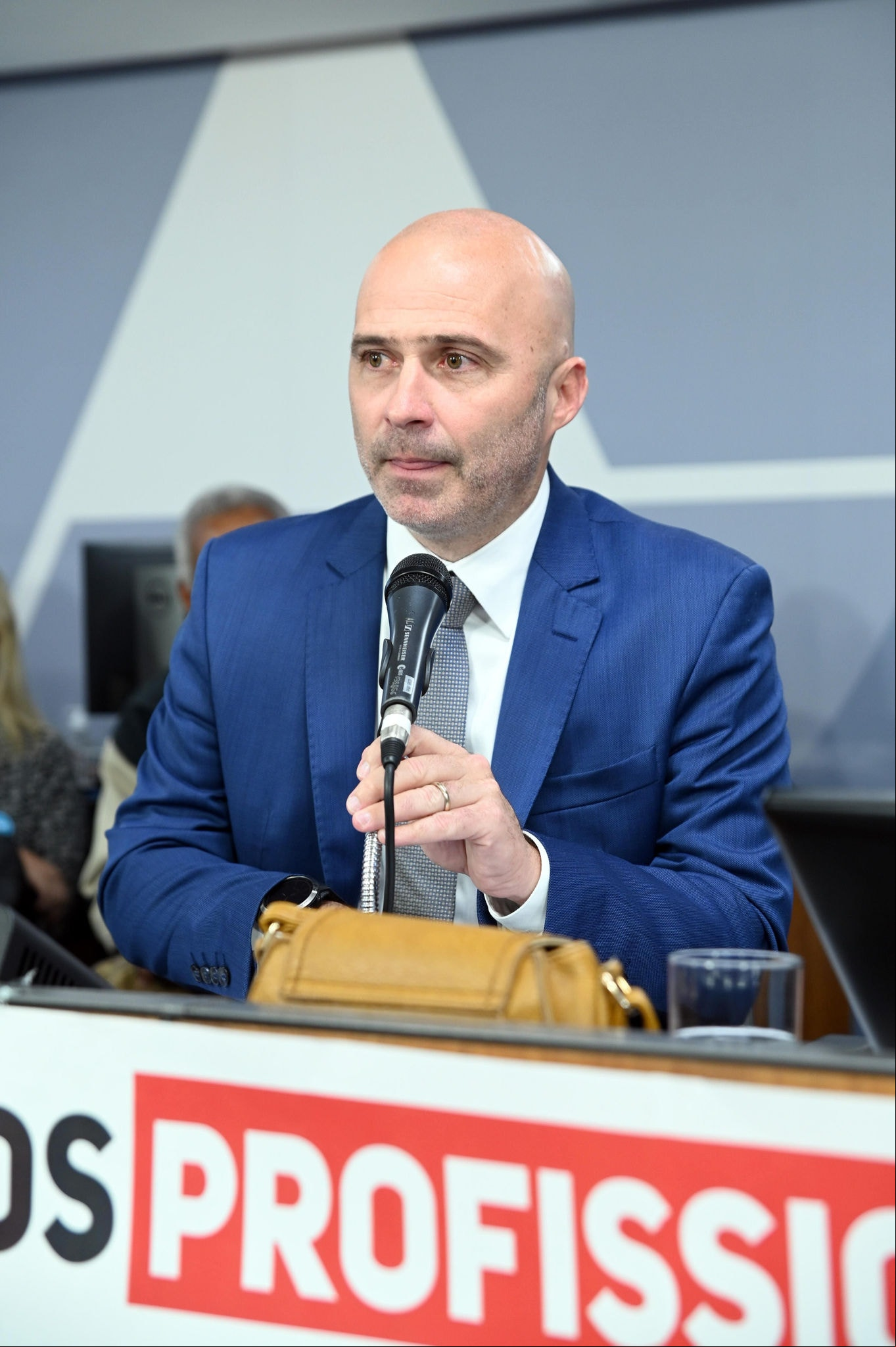 Gustavo Valadares
