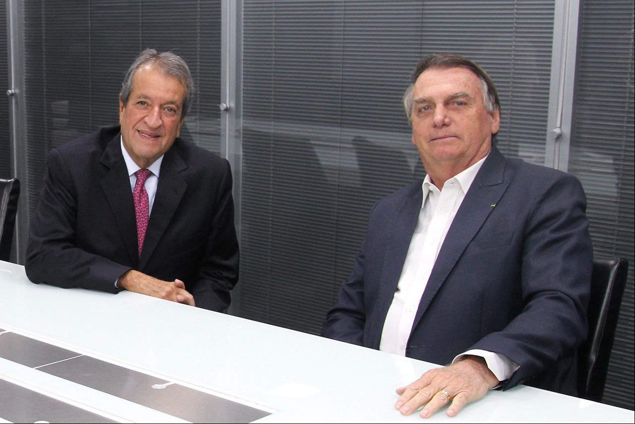 O presidente nacional do PL, Valdemar Costa Neto, e o ex-presidente Jair Bolsonaro na sede do PL. 