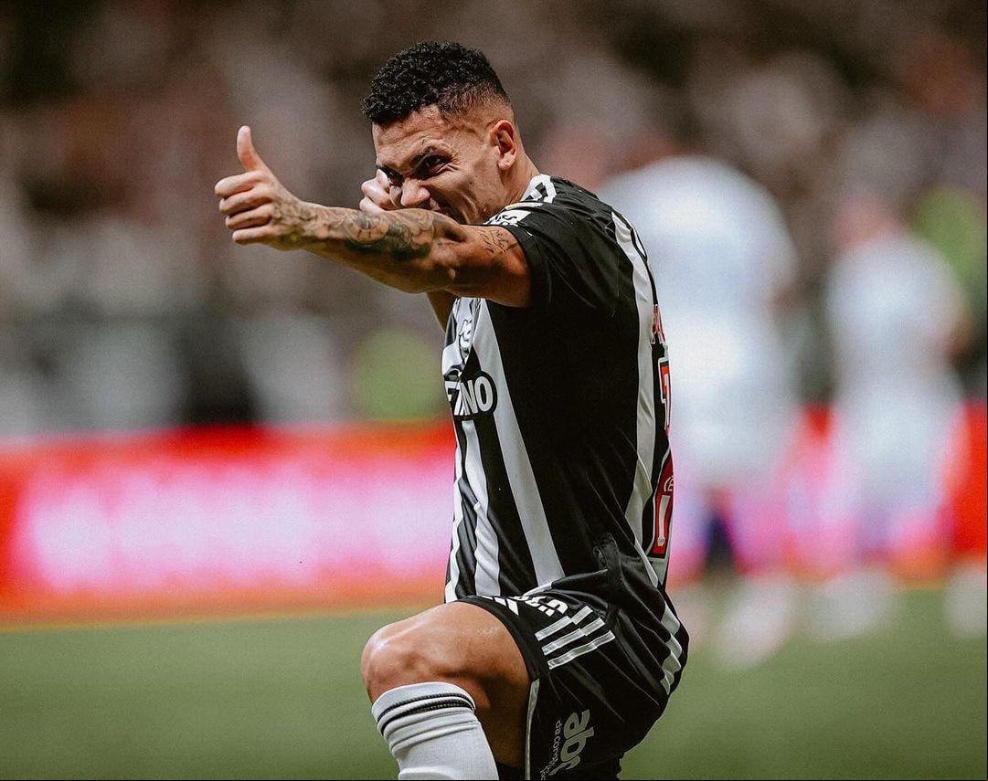 Paulinho marcou um dos gols da vitória do Galo por 3 a 0 sobre o Cruzeiro, no sábado (20)