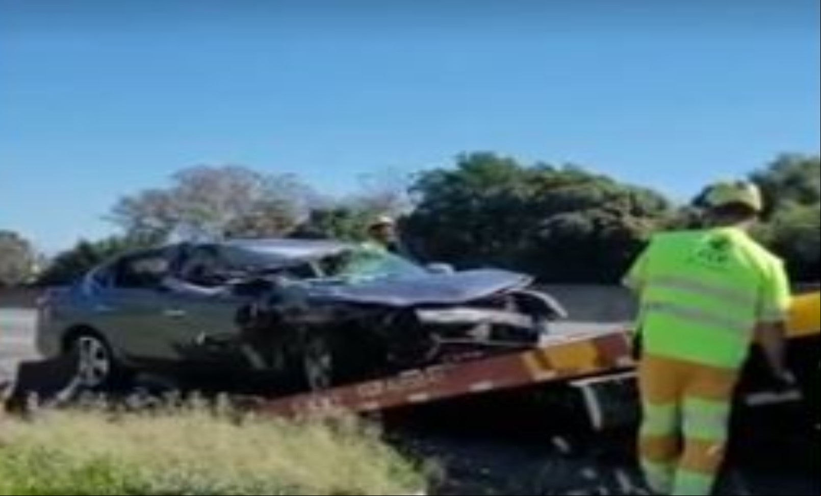 Veiculo colidiu contra a traseira de um caminhão na altura de Americana (SP)
