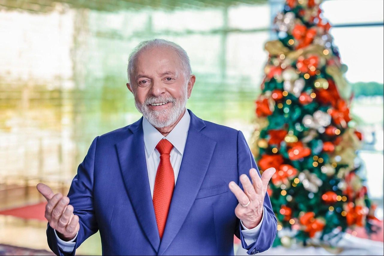 Lula em pronunciamento de Natal O pronunciamento de Lula pelo Natal será transmitido na cadeia nacional de rádio e televisão