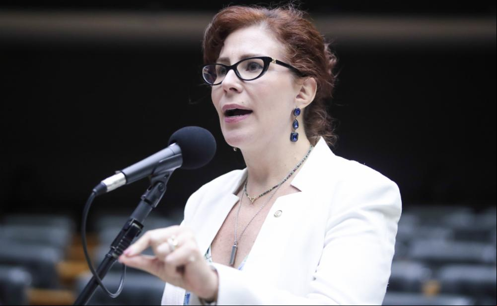 A deputada federal Carla Zambelli, uma das signatárias do projeto que equipara aborto a homicídio