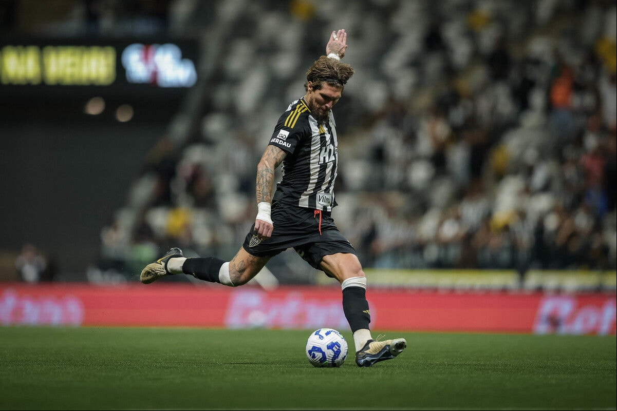 Zagueiro Lyanco ite que deveria ter sido expulso contra o Corinthians