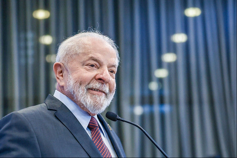 O presidente Lula voltou a defender a regulação das redes sociais nesta terça-feira (16)