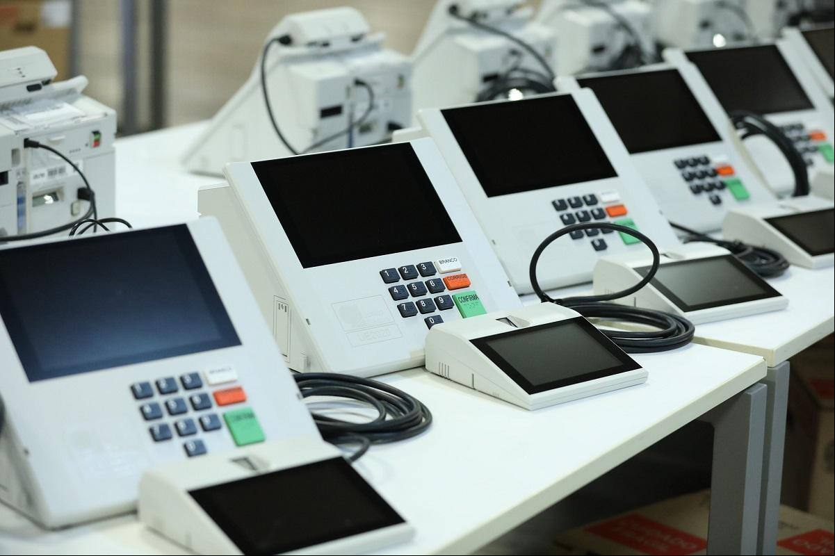 Urnas eletrônicas estão no alvo de relatório contratado pelo PL