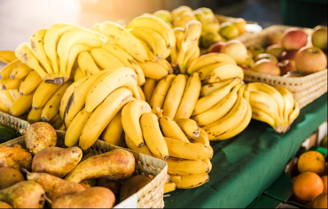 A banana caturra foi um dos itens que puxou o custo da cesta para baixo