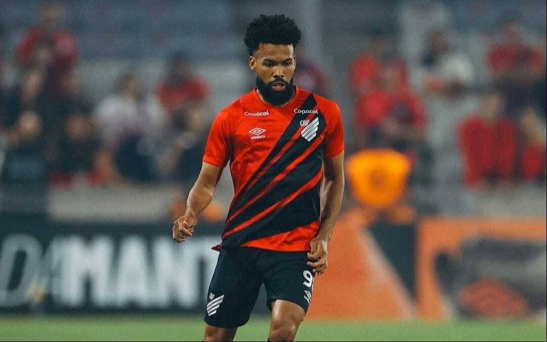 Volante Falcão em ação pelo Athletico (Foto: Divulgação)