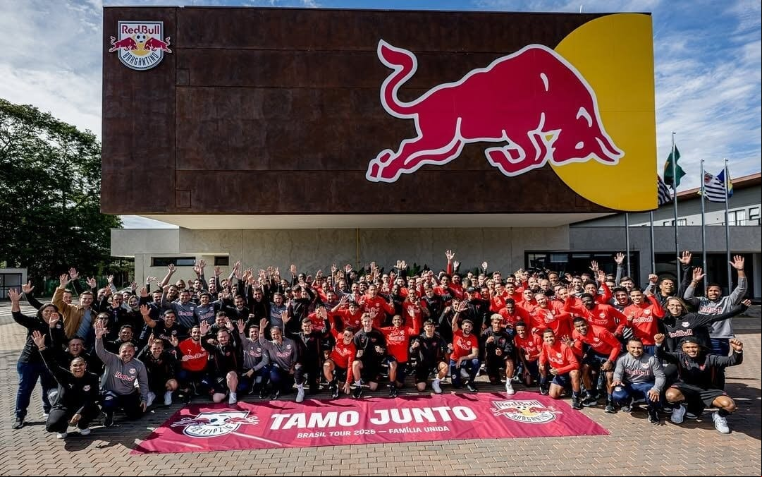 Elenco do RB Leipzig se despede da temproada no Brasil. Time ficou hospedado alguns dias em Atibaia, no CT do Bragantino. (Foto: Divulgação: RB Bragantino)