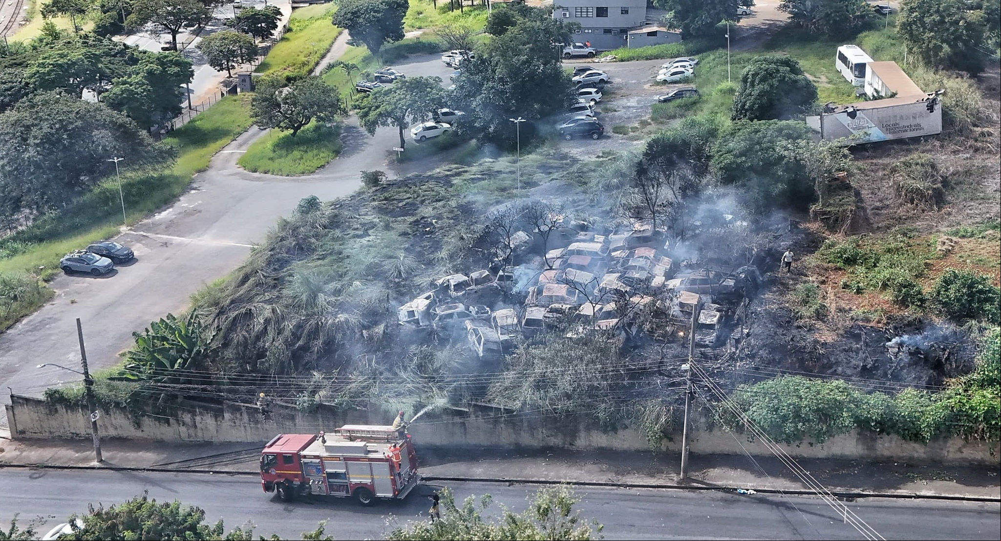 Incêndio destruiu mais de 40 carros no pátio da PC