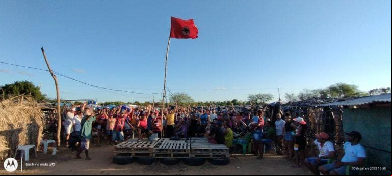 Anunciada no domingo (30), após assembleia, a ocupação foi concretizada nesta segunda-feira (31)