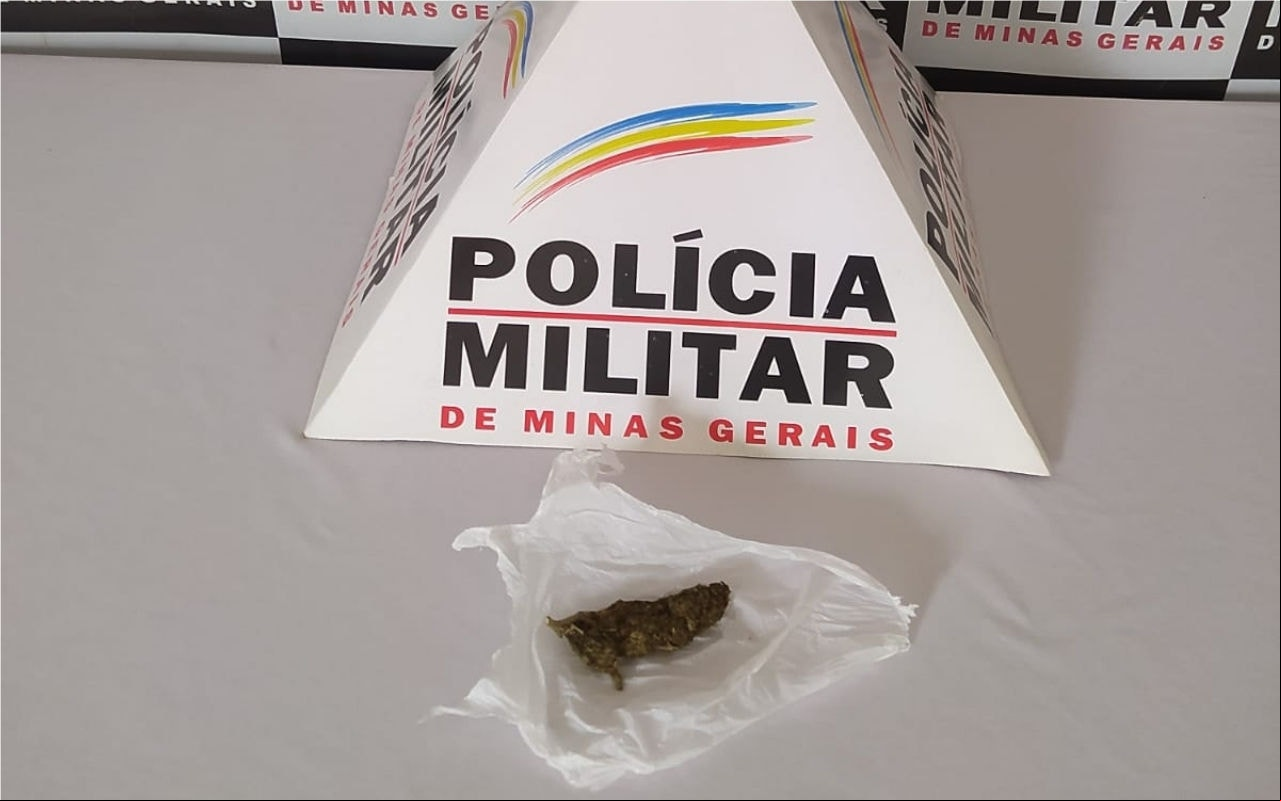 PM apreendeu maconha com o suspeito