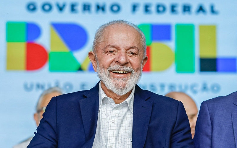 Presidente Lula agradeceu o escritor Raduan Nassar pela doação do terreno de uma fazenda que virou campus universitário