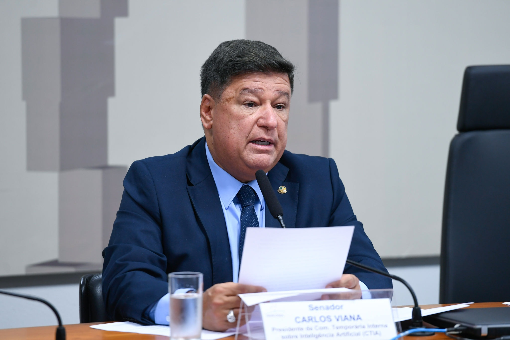 Carlos Viana pede afastamento do cargo de senador por quatro meses
