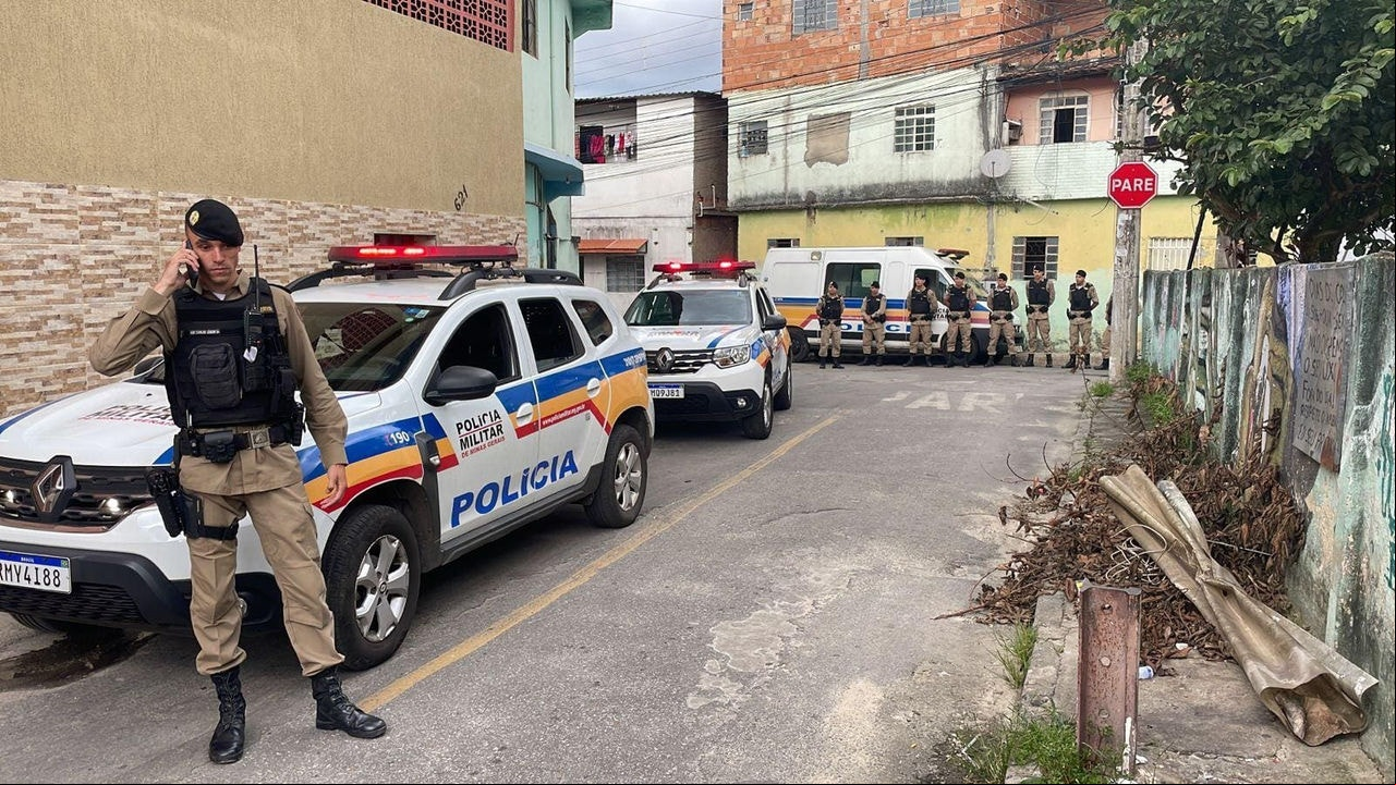 Após morte de traficante, PM faz operação na Vila da Paz, em Contagem