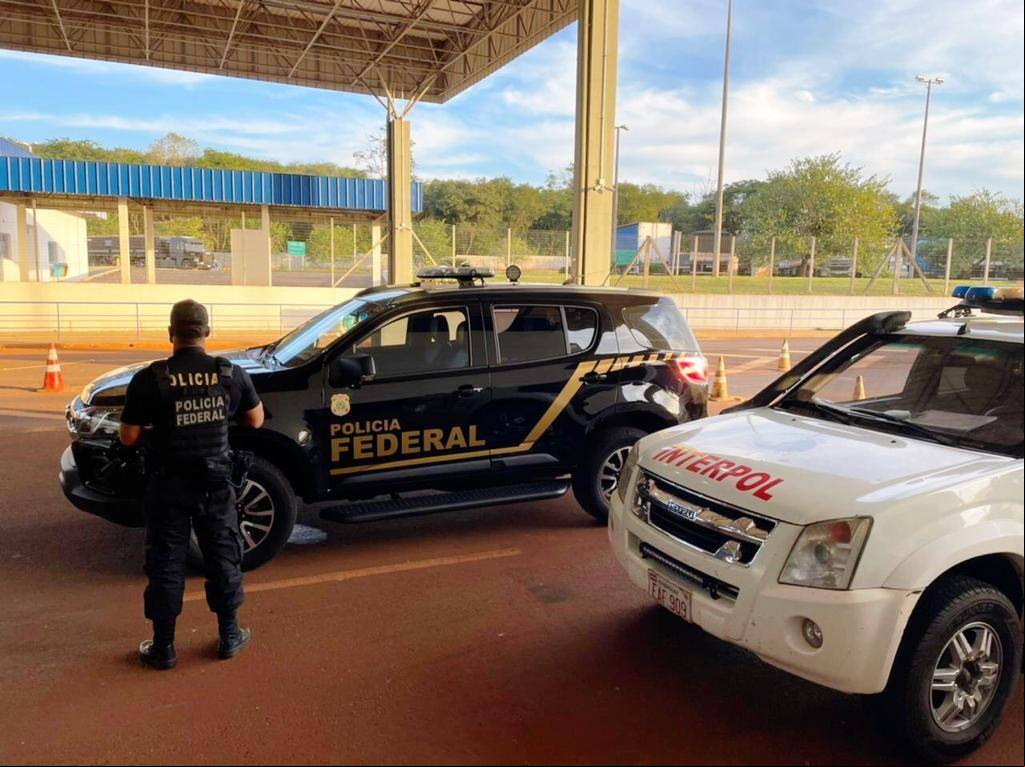 Prisão Policial federal em fronteira do Brasil