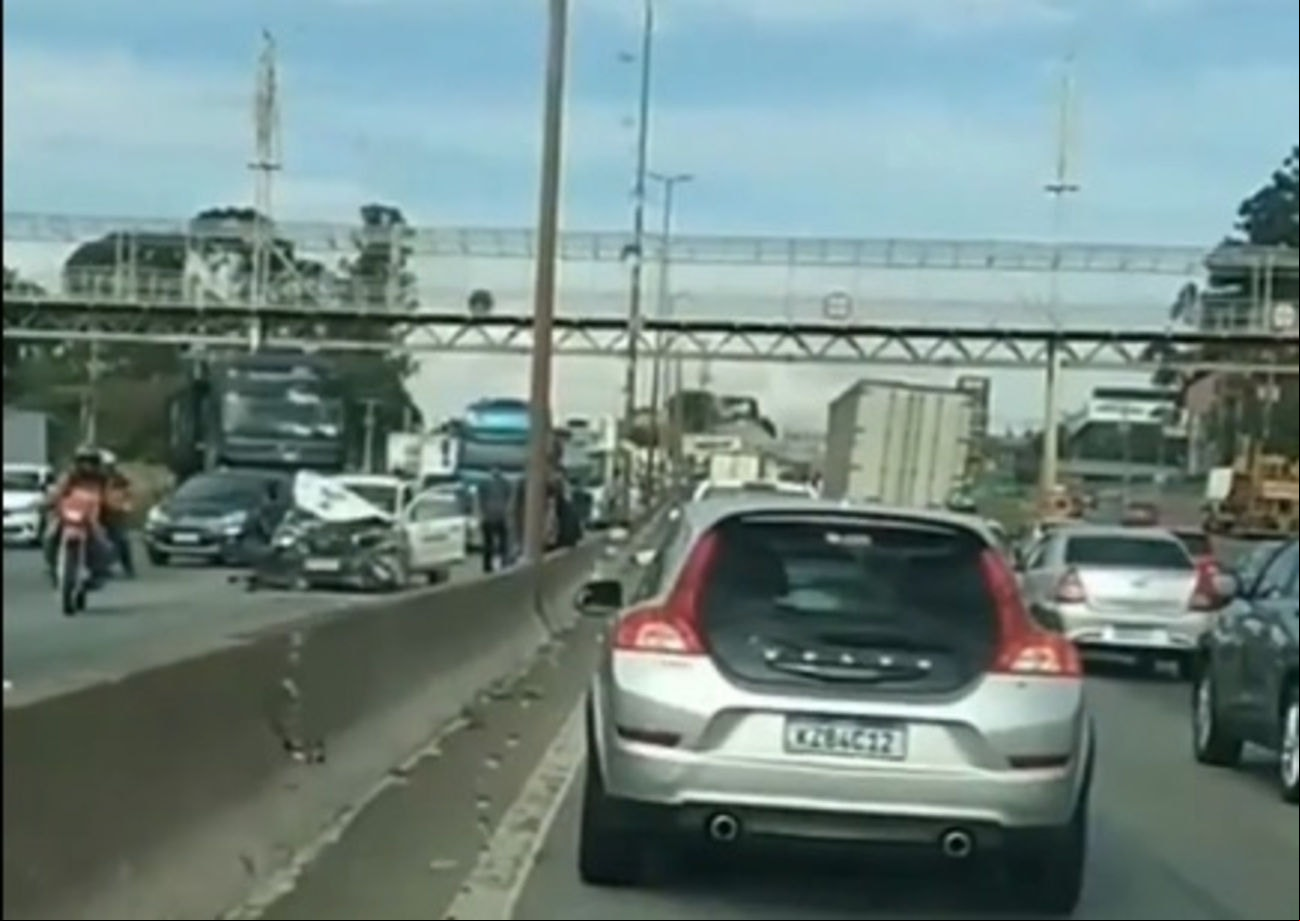 Trânsito apresenta lentidão no Anel Rodoviário nesta sexta-feira