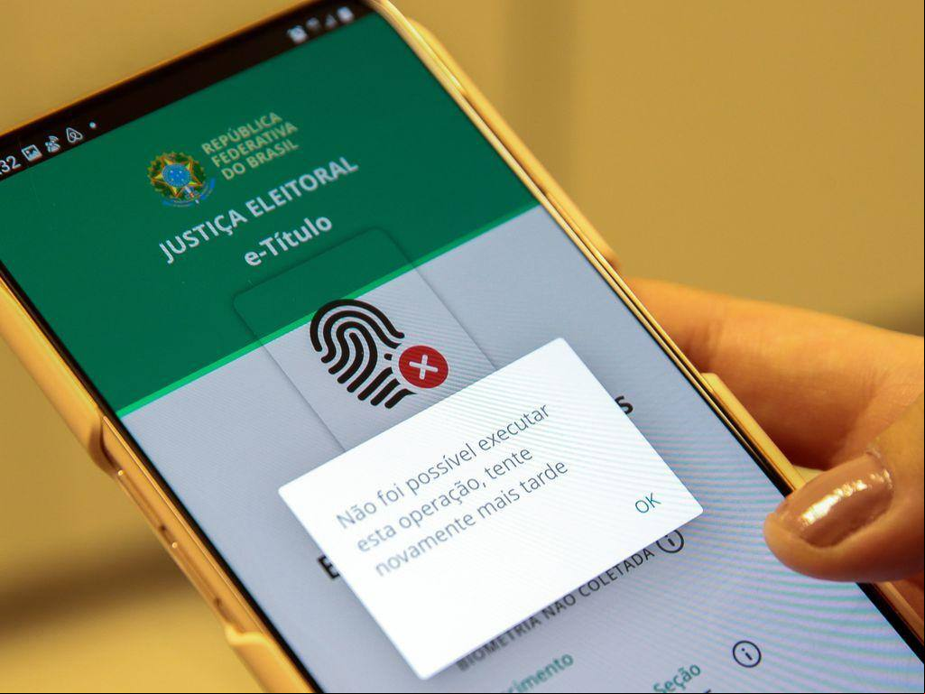 A Justiça Eleitoral entende cada turno como uma votação distinta, permitindo que eleitores votem no segundo turno, mesmo que não tenham comparecido no primeiro.