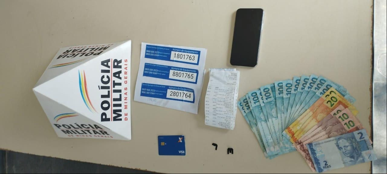 Material apreendido pela Polícia Militar em caixa eletrônico adulterado