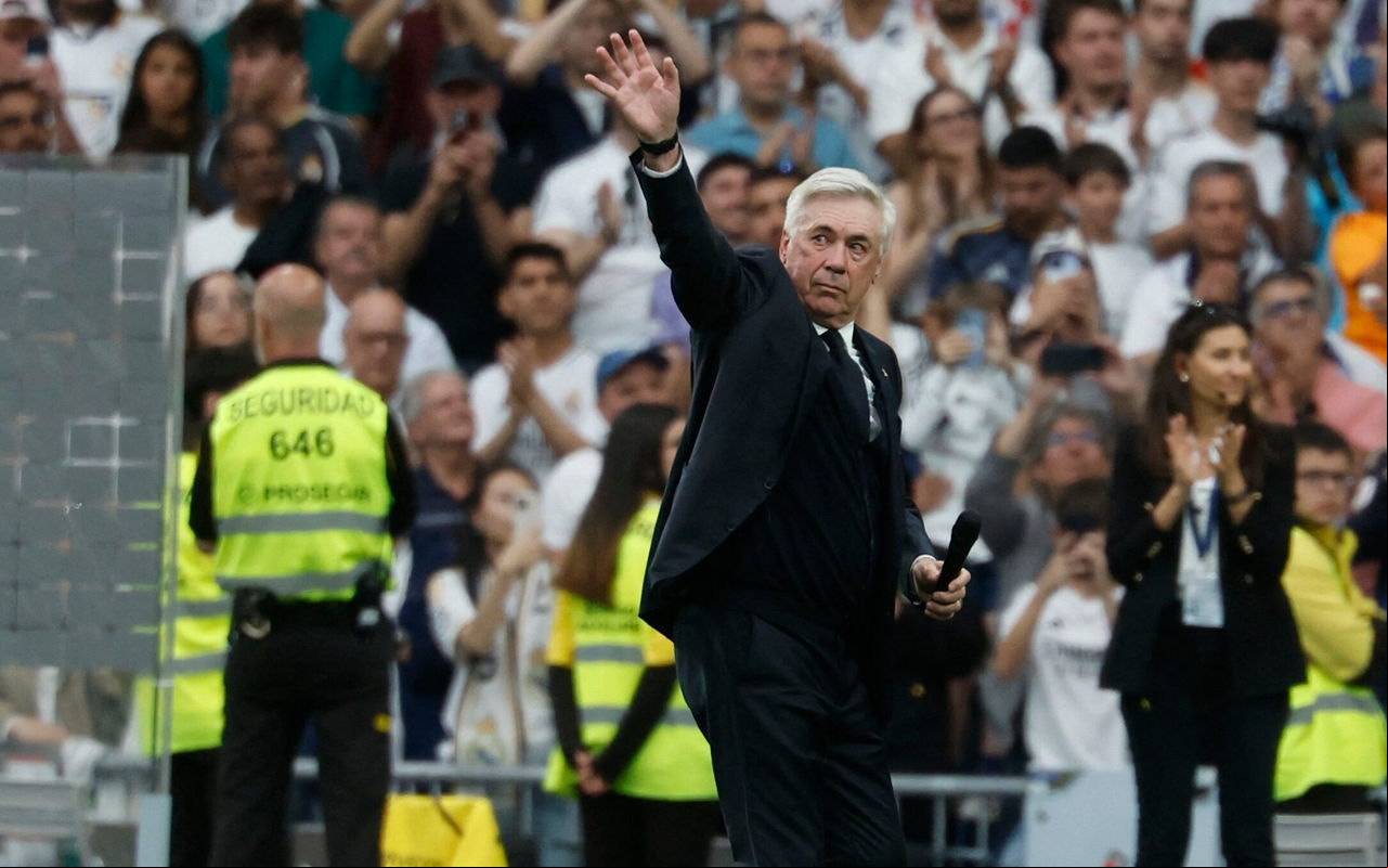Ancelotti dá adeus ao Real Madrid no Santiago Bernabéu (Foto: Pierre-Philippe Marcou/AFP)
