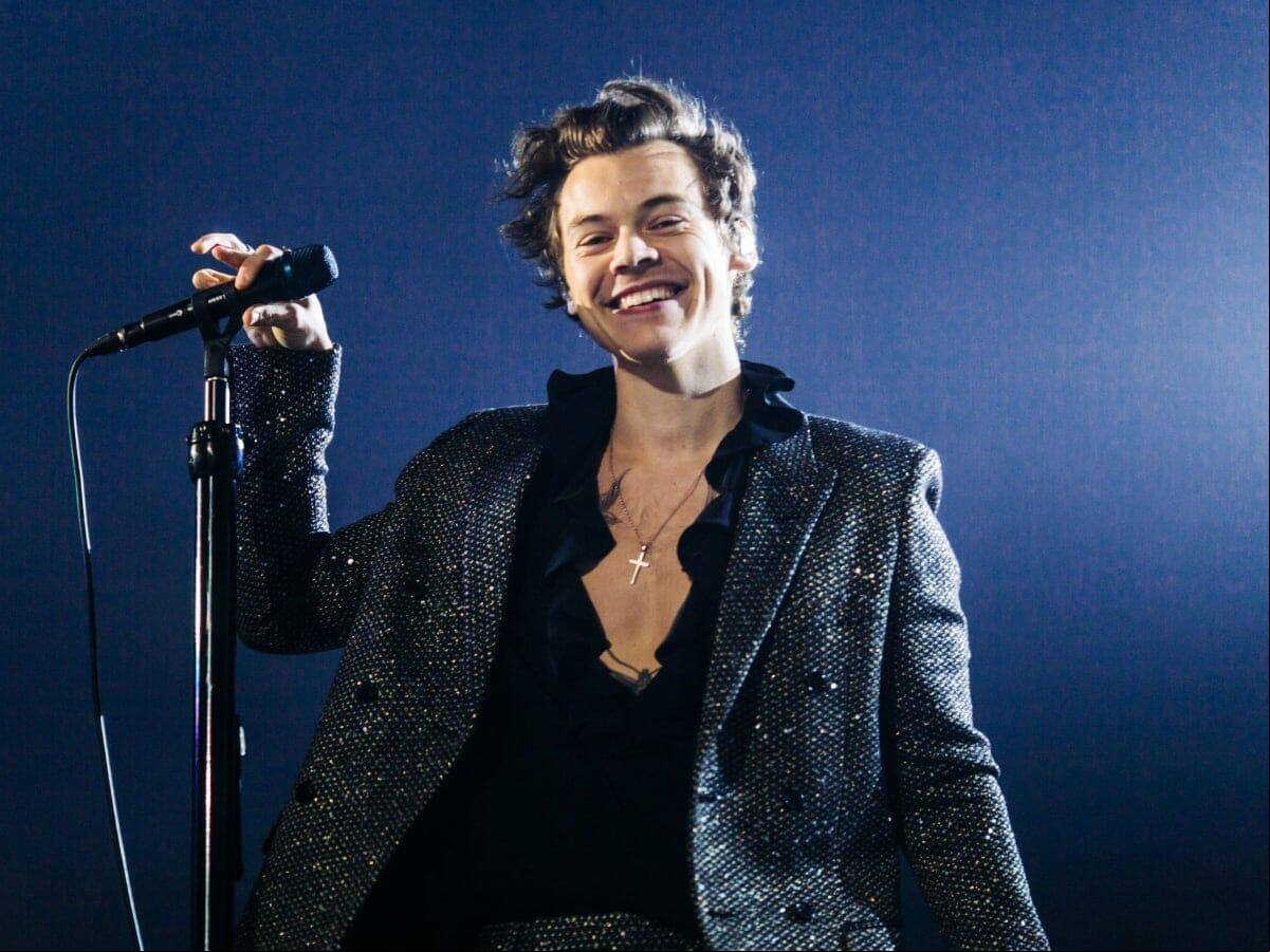 A popularidade de celebridades como Harry Styles pode estar relacionada a esta preferência, especialmente entre públicos mais jovens