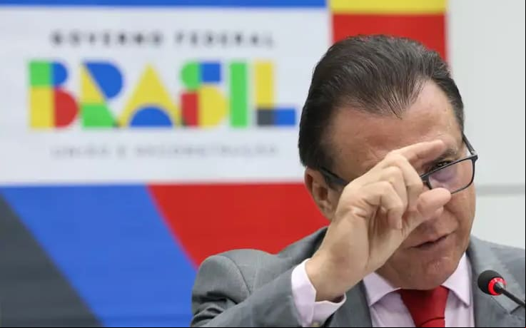 O ministro do Trabalho e Emprego (MTE), Luiz Marinho, durante coletiva