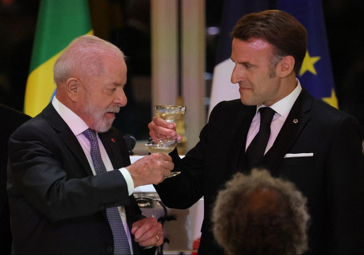 Lula está em viagem oficial na França e participou de encontro com executivos do país