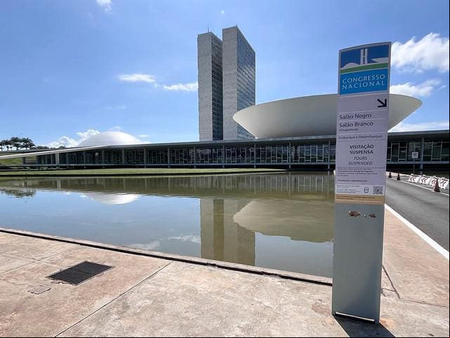 Dessa vez, o adiamento do debate ocorreu por um um pedido de vista e a solicitação de novas audiências públicas.