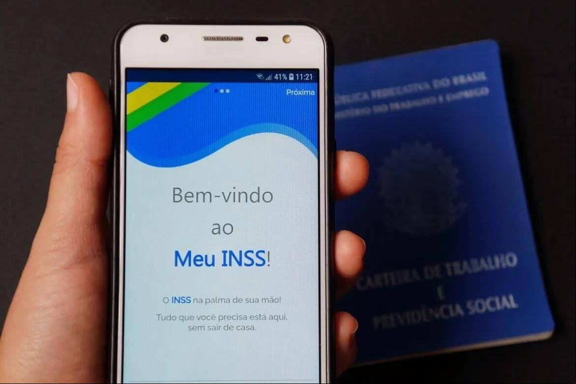 INSS A partir desta quarta-feira (14), o serviço para confirmar se autorizou ou não os descontos e para pedir a devolução estará disponível no aplicativo do INSS