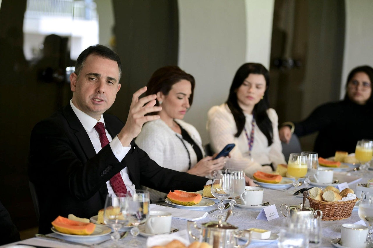Presidente do Senado Federal, Rodrigo Pacheco (PSD-MG), promove café da manhã com jornalistas, na Residência Oficial