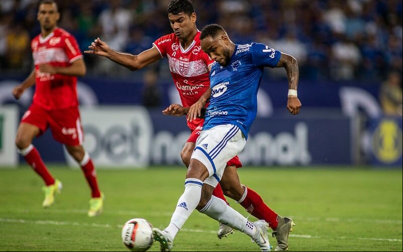 Cruzeiro e CRB se enfrentaram pela última vez na Série B do Brasileiro de 2022 (Foto: Staff Images)