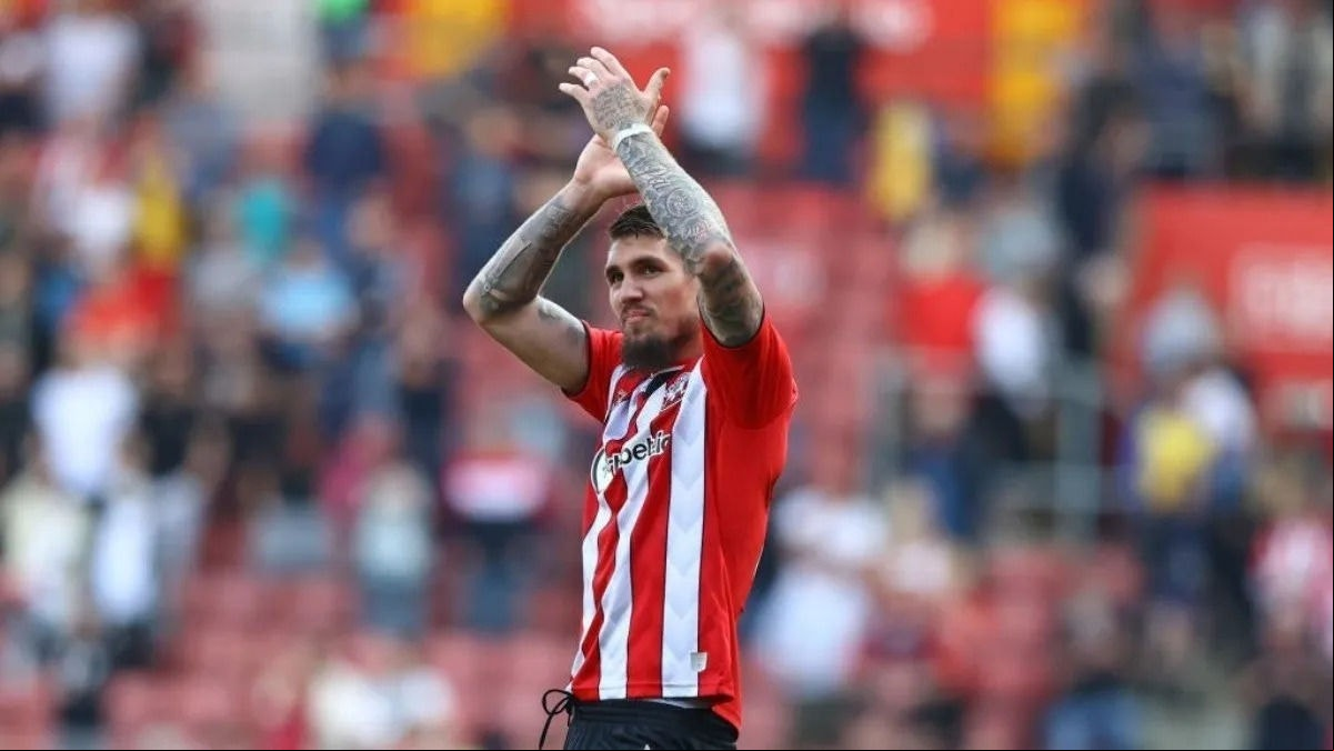 Lyanco em ação pelo Southampton, da Inglaterra