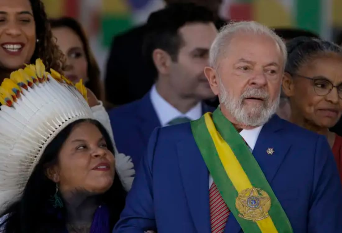 O presidente da República, Luiz Inácio Lula da Silva (PT), e a ministra dos Povos Originários, Sônia Guajajara