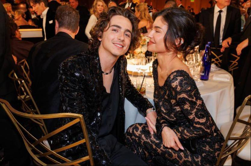 Timothée Chalamet disse que Kylie Jenner e Selena Gomes 'estão de boa' Timothée Chalamet disse que Kylie Jenner e Selena Gomes 'estão de boa'