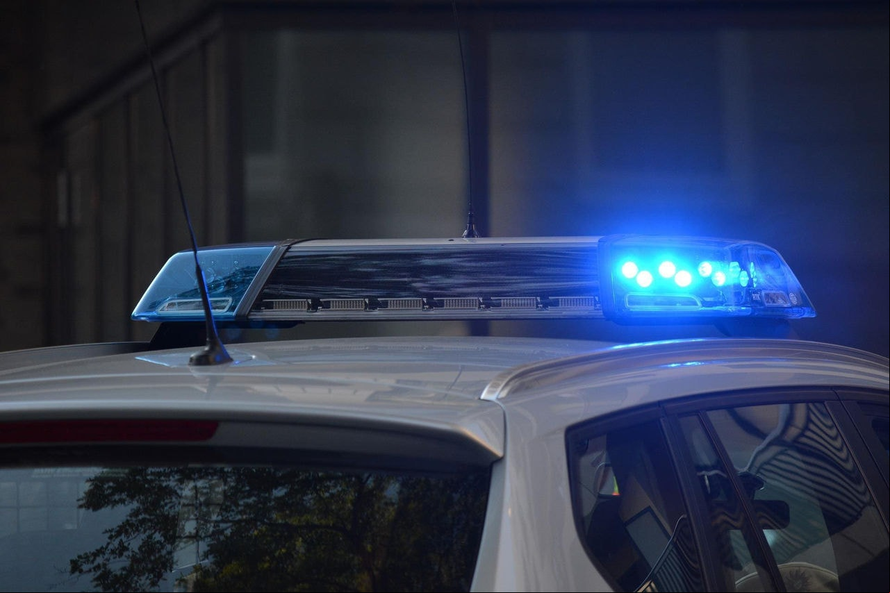polícia Segundo o processo, policiais civis teriam feito as prisões e recolhido as provas após entrarem na residência sem apresentar mandado de busca e apreensão.
