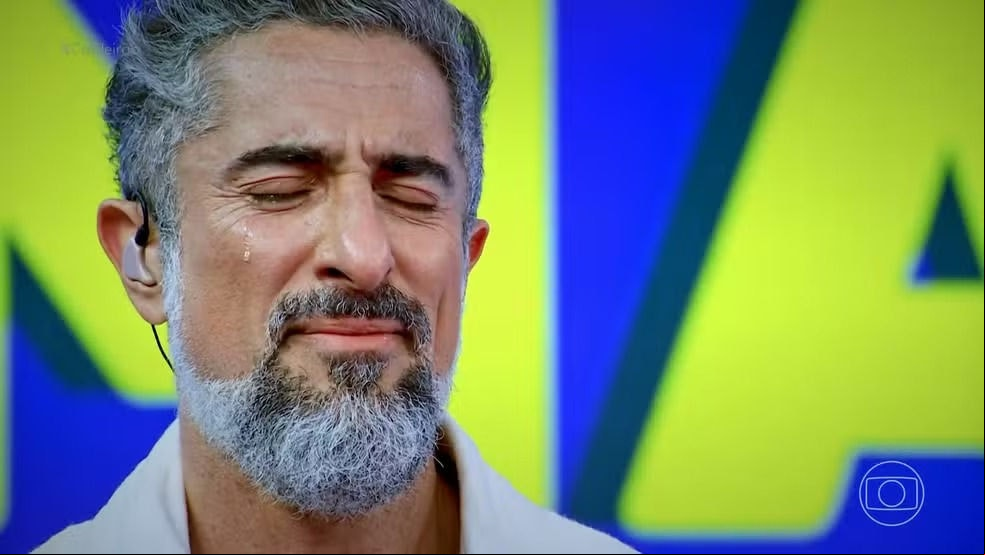 Marcos Mion se emociona no 'Caldeirão'