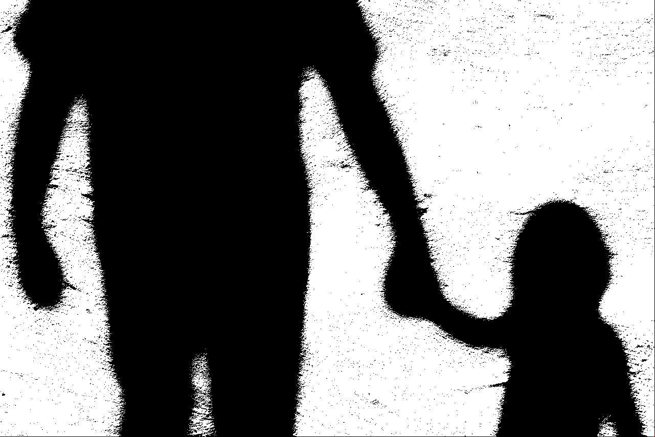 Imagem ilustrativa de criança sendo conduzida pela mão por um adulto