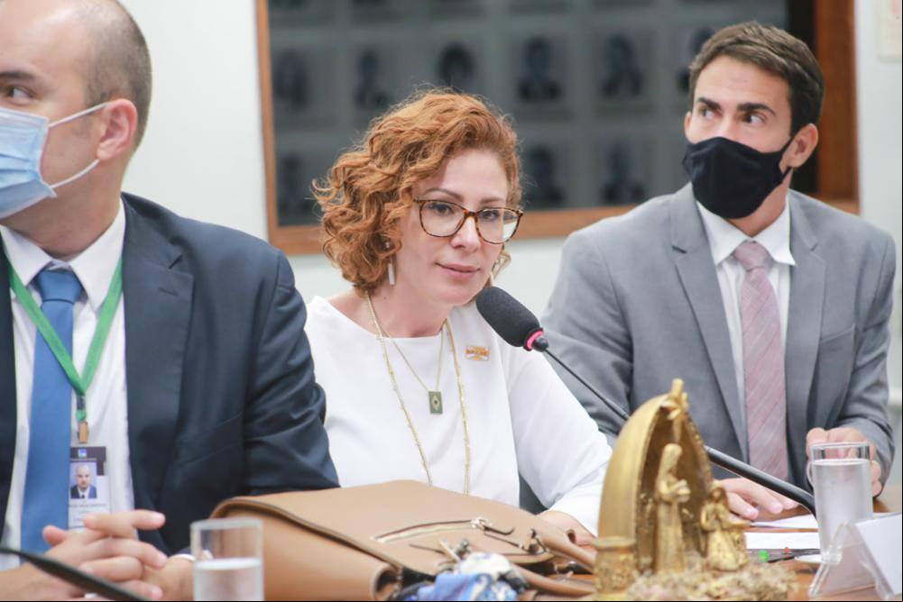 Carla Zambelli em sessão na Câmara: deputado diz que negociará sua participação à distância em votações