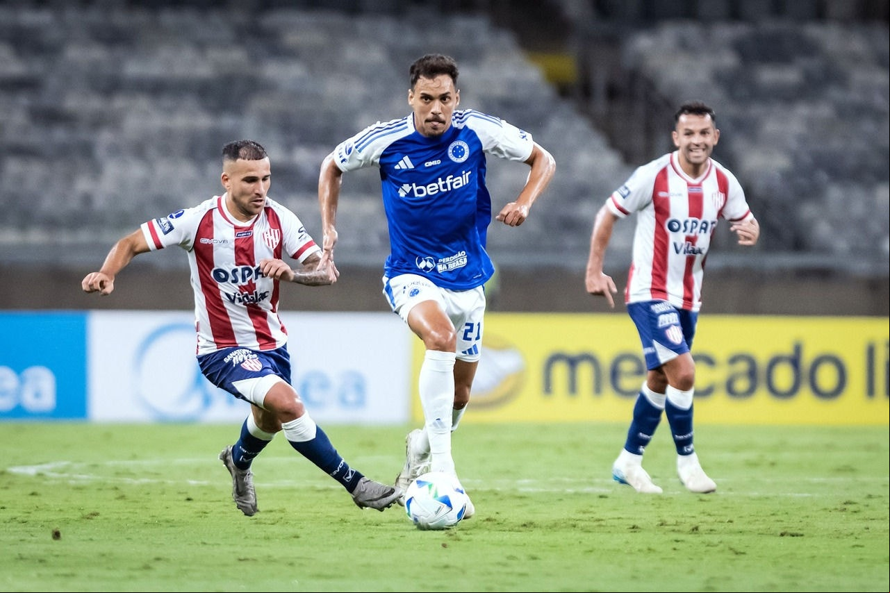 Eduardo, do Cruzeiro, em duelo contra o Unión-ARG, pela Copa Sul-Americana