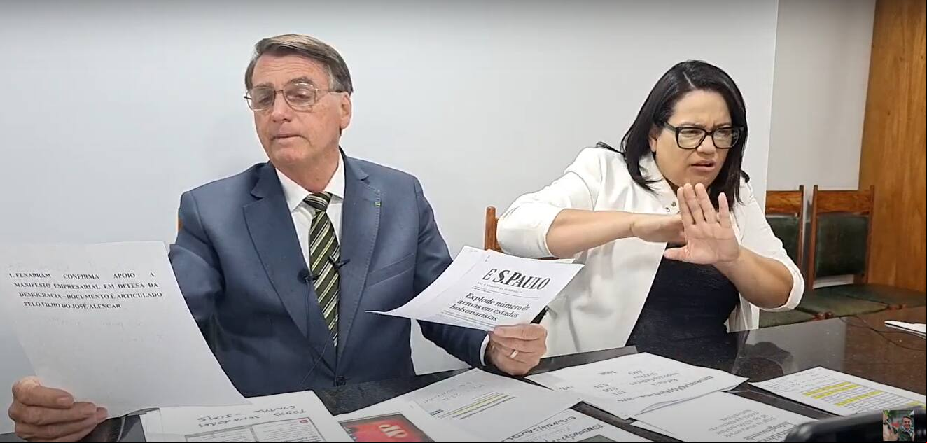 Bolsonaro fala sobre número de CACs e mortes violentas Bolsonaro fala sobre número de CACs e mortes violentas