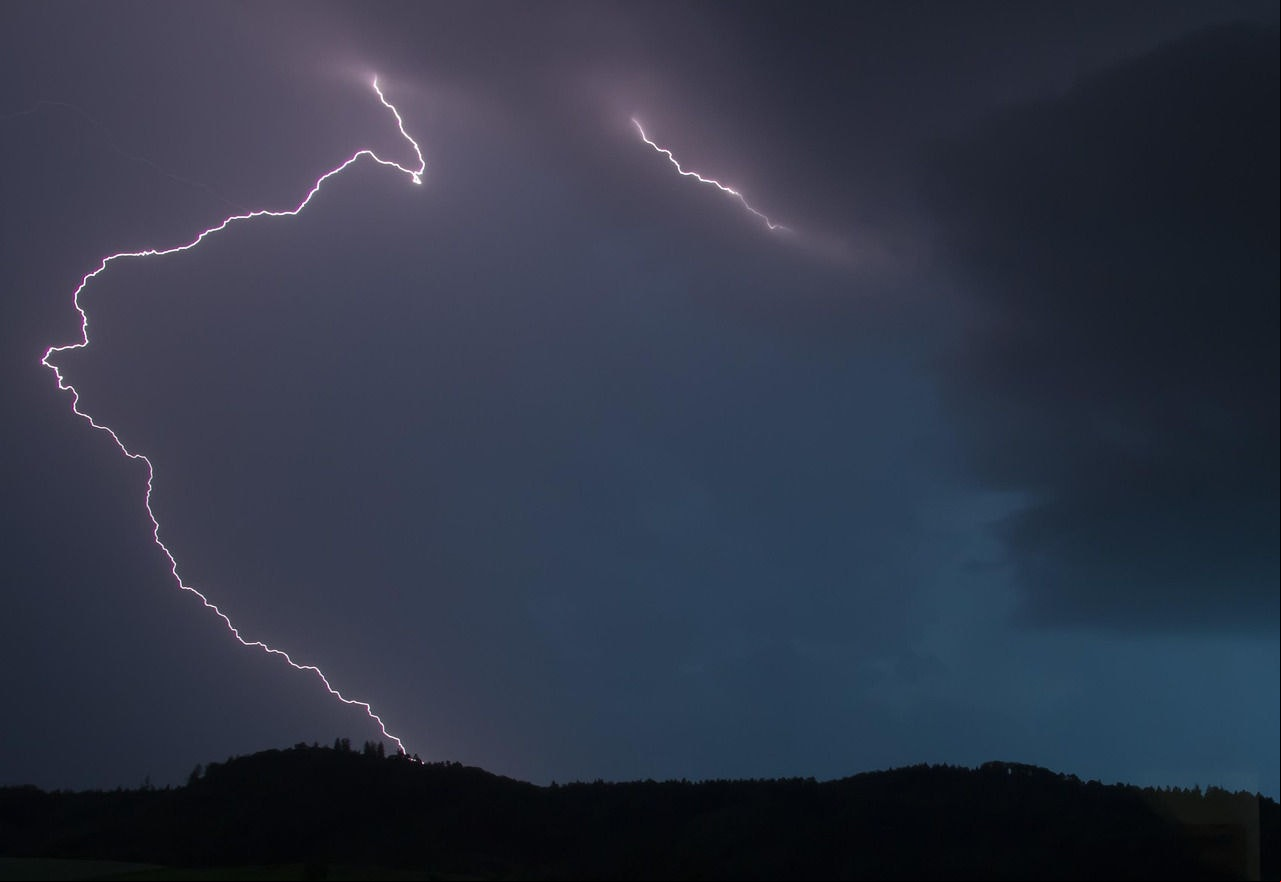 INMET emite alerta laranja de tempestade com ventos de até 100 km/h em Dourados e região até quarta-feira (28)