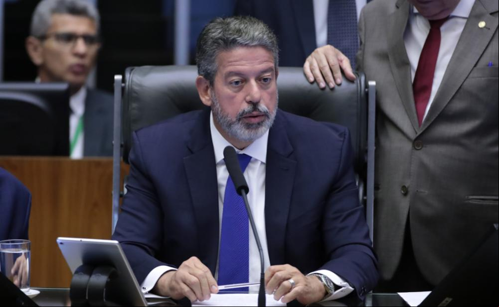 O presidente da Câmara, deputado Arthur Lira (PP-AL), defendeu que ocorra ainda nesta terça-feira (28) a votação do projeto de lei que retoma a taxação de compras internacionais de até US$50 O presidente da Câmara, deputado Arthur Lira (PP-AL), defendeu que ocorra ainda nesta terça-feira (28) a votação do projeto de lei que retoma a taxação de compras internacionais de até US$50