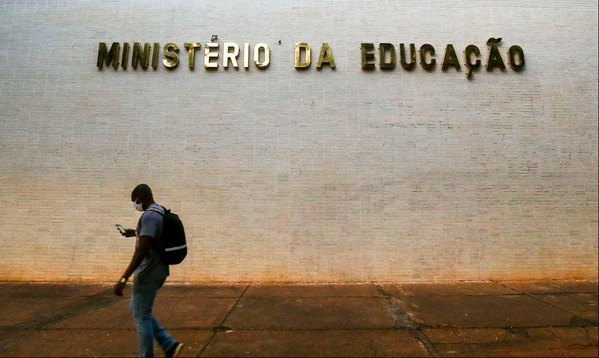 Ministério da Educação O MEC diz que, nos últimos três anos, teve um aumento de 38% em seu orçamento, considerando o executado em 2022, de R$ 163,9 bilhões, e o previsto para 2025, de R$ 226,4 bilhões