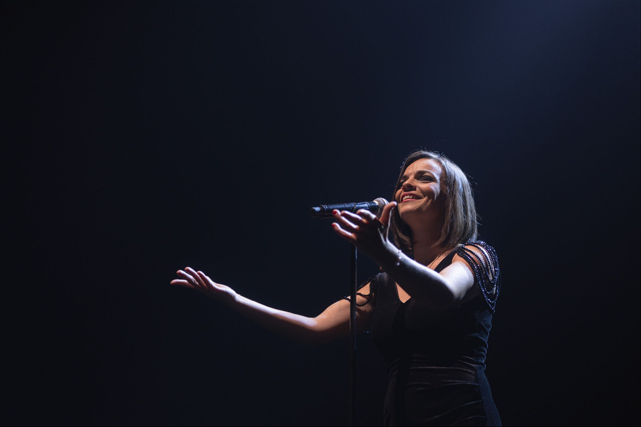 A sa Anne Carrere, com o novo espetáculo “Non, je ne regrette rien com Tributo a Charles Aznavour”, amanhã, no Grande Teatro Cemig Palácio das Artes
