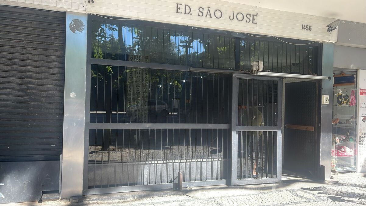 Apartamento que pegou fogo com PM aposentado dentro fica em prédio no Centro de Belo Horizonte
