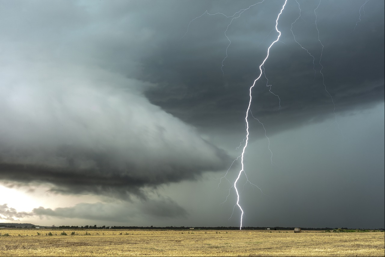 INMET emite alerta laranja de tempestade com ventos de até 100 km/h em Nova Alvorada e região até domingo (25)